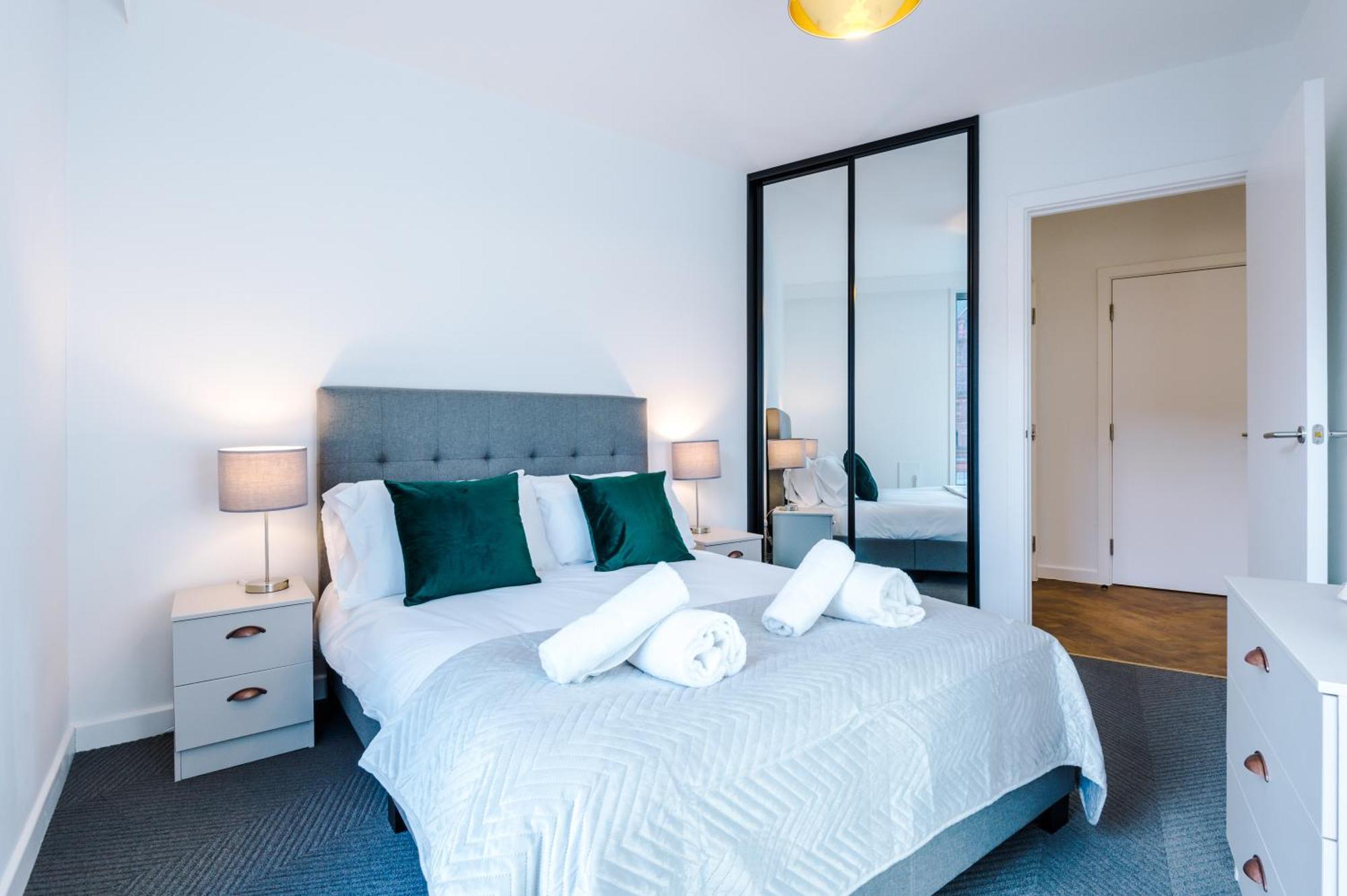 Hilltop Serviced Apartments - Ancoats Манчестър Стая снимка