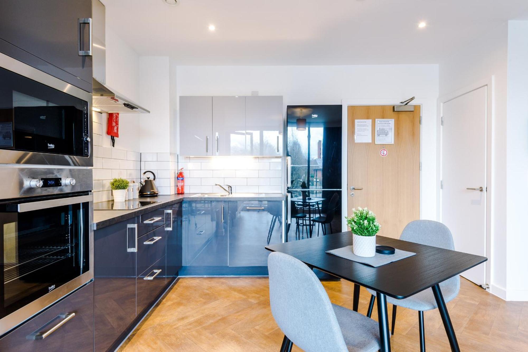 Hilltop Serviced Apartments - Ancoats Манчестър Стая снимка