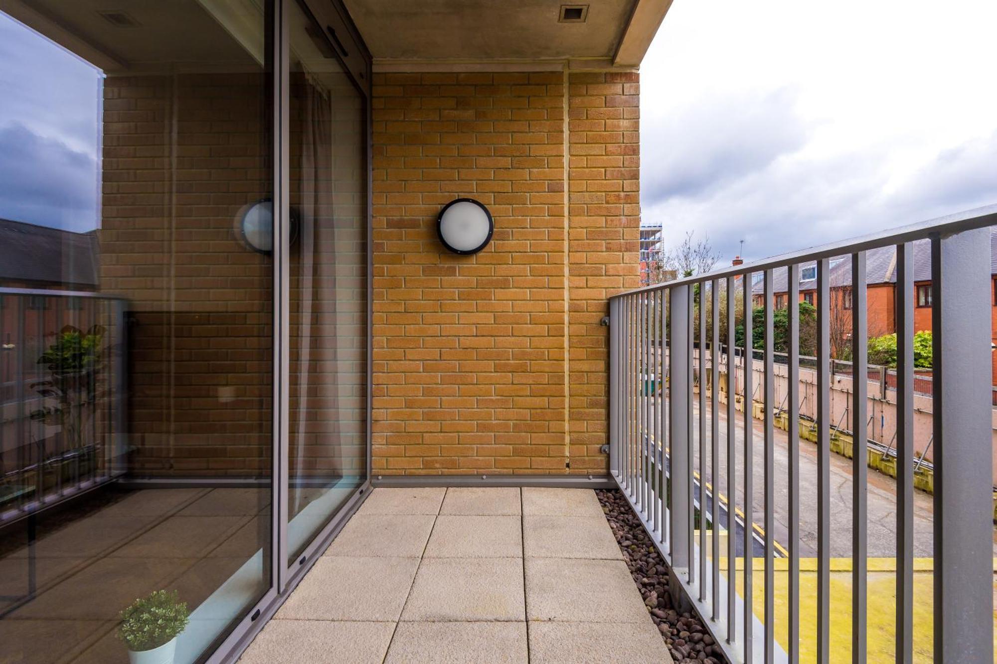 Hilltop Serviced Apartments - Ancoats Манчестър Екстериор снимка